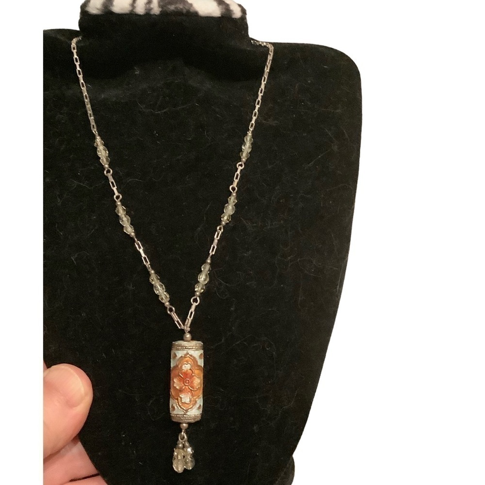 Pendant hangs on a 16” silver tone beaded necklace excellent condition - Picture 2 of 5